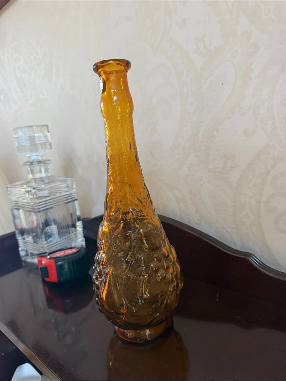 Vintage  mid-century Italian Empoli genie bottle decanter with no Stopper